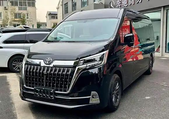 2026丰田海狮七座全隔断 超大空间配置