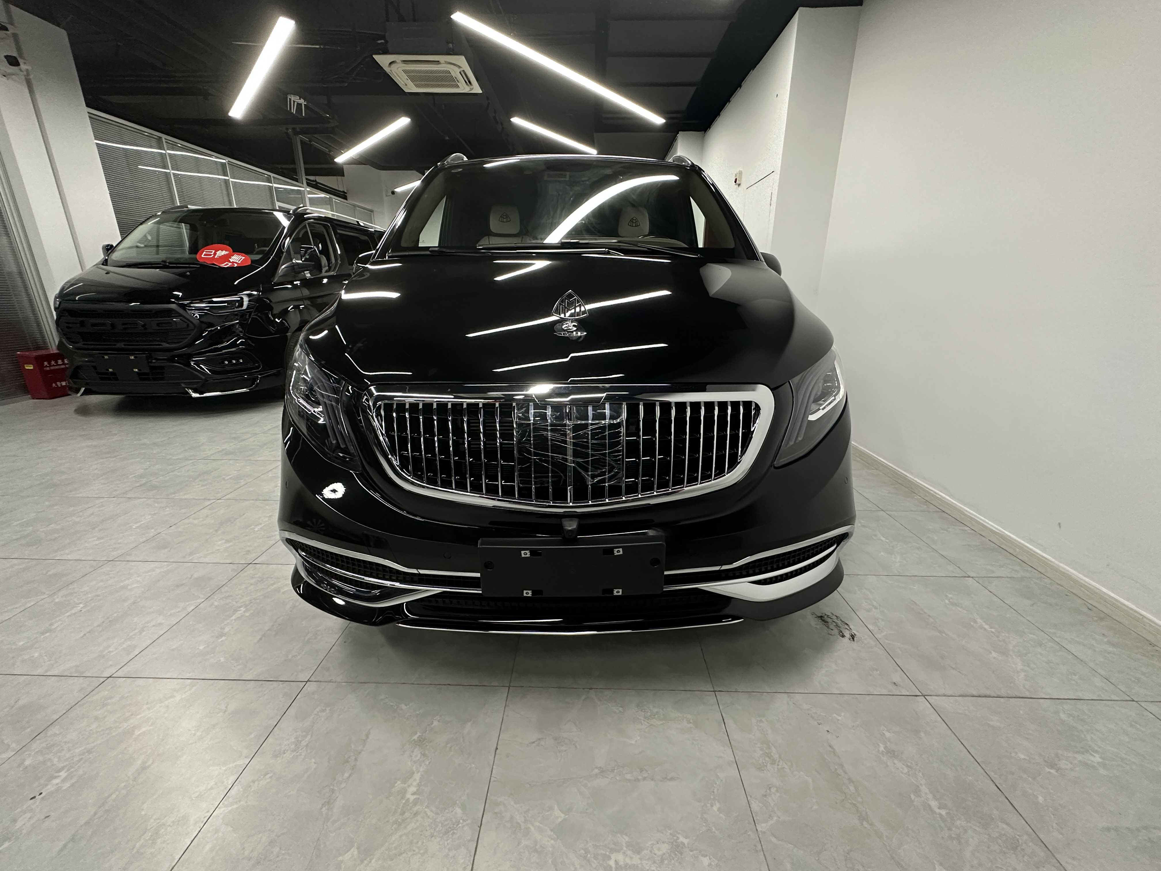 奔驰威霆七座商务车 平顶单侧电动门mpv