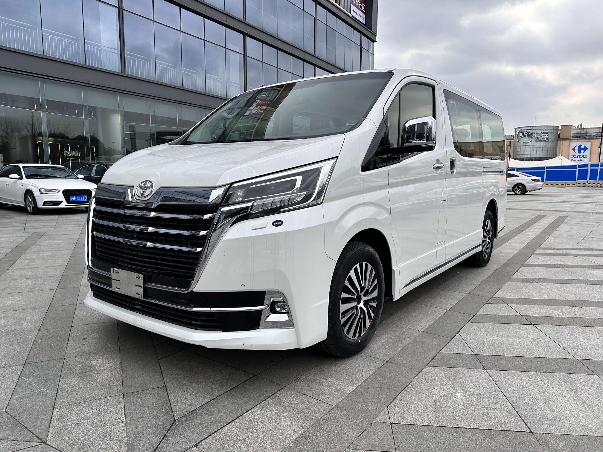 丰田萨尔法商务车 进口3.5 v6发动机小海狮_上海星豪商务车官方网站